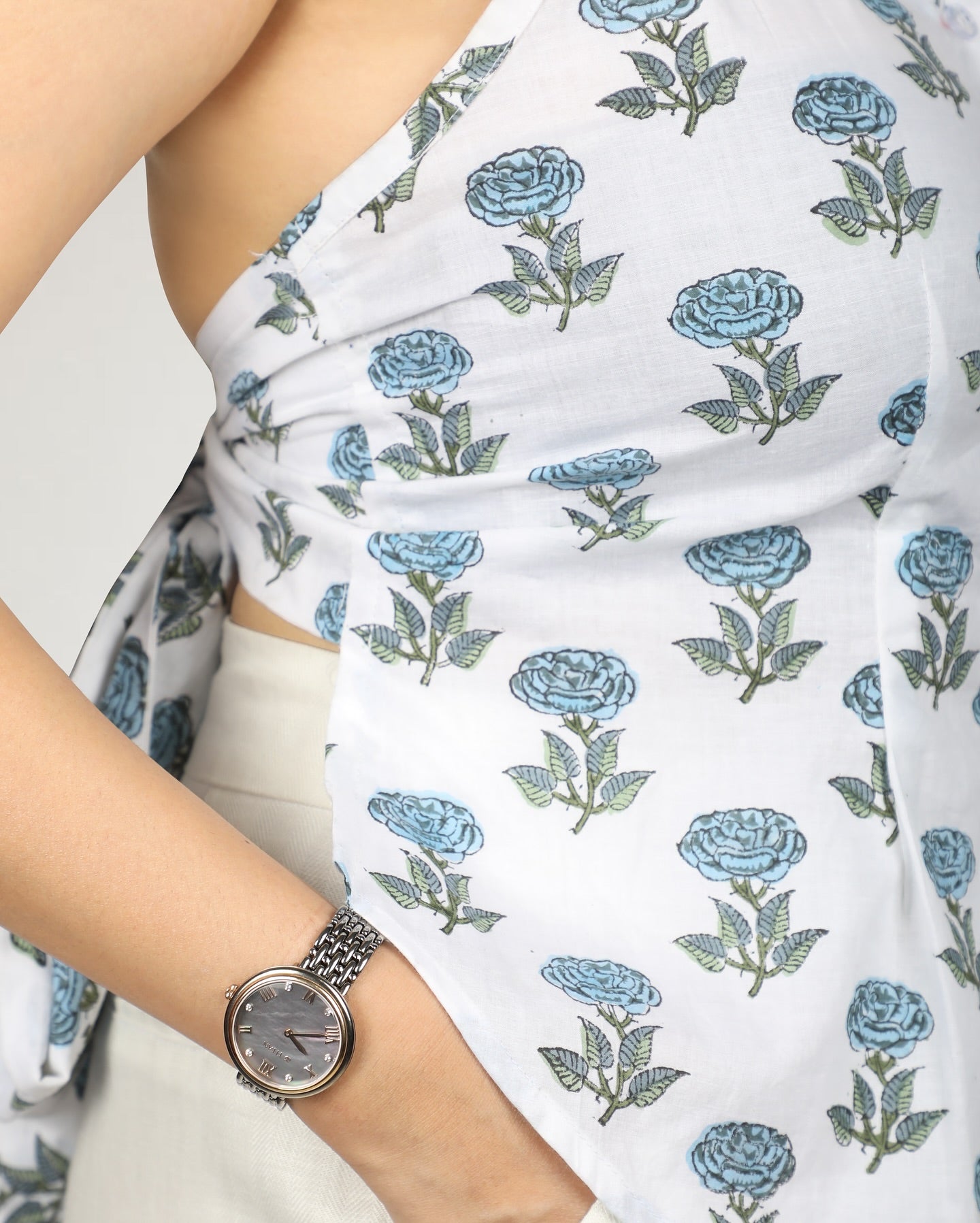 Back-Bow Chic Halter Neck